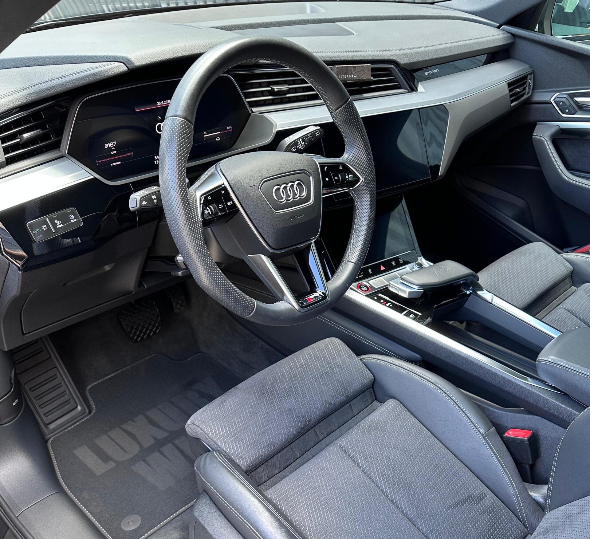 Auto stoelen en bekleding schoonmaken aan huis